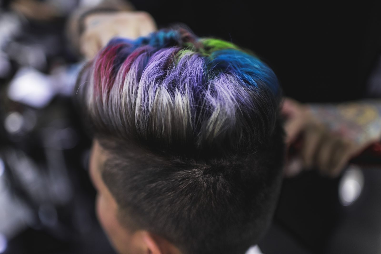 Cabelo com coloração colorida visto de cima